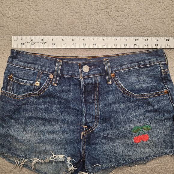 Levis 501 Shorts Womens 27 Blue Denim Cutoff Raw Hem Cherry Embroidered Boho - Picture 5 of 8